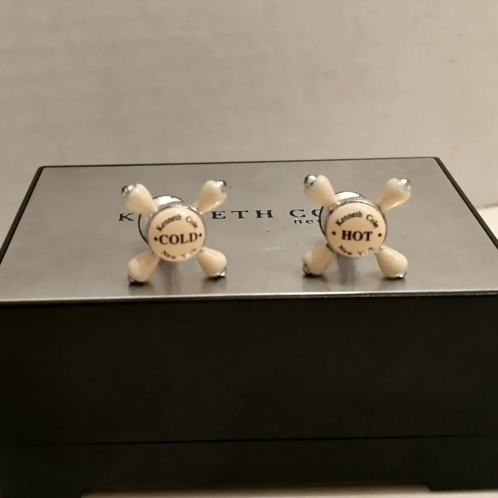 FUNKY VINTAGE KENNETH COLE CUFFLINKS, WHITE/SILVER